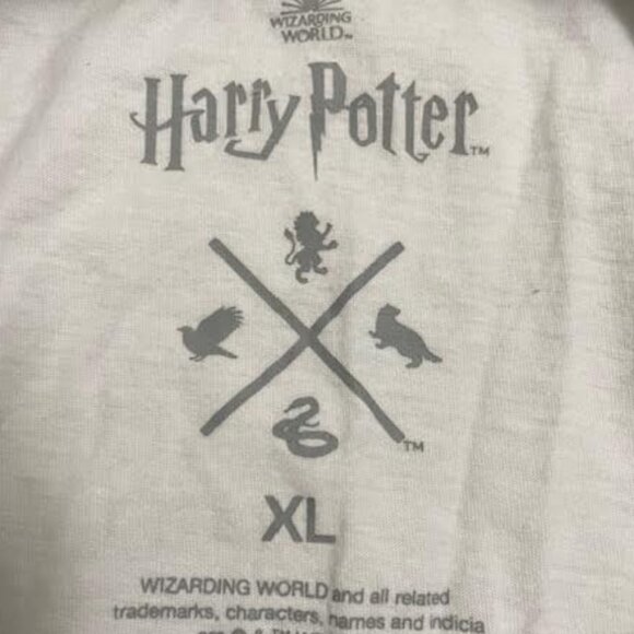 Harry Potter Studios London Gryffindor Long Sleeve Tshirt Kids XL Womens S NWOT - Picture 5 of 9